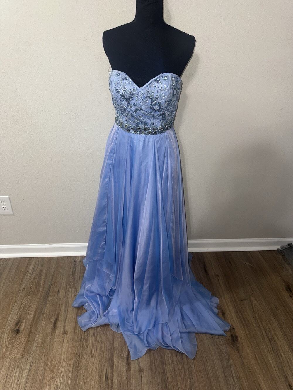 Sherri Hill Size 8 Light Blue Iridescent Sequined Sweetheart Formal Dress Gown